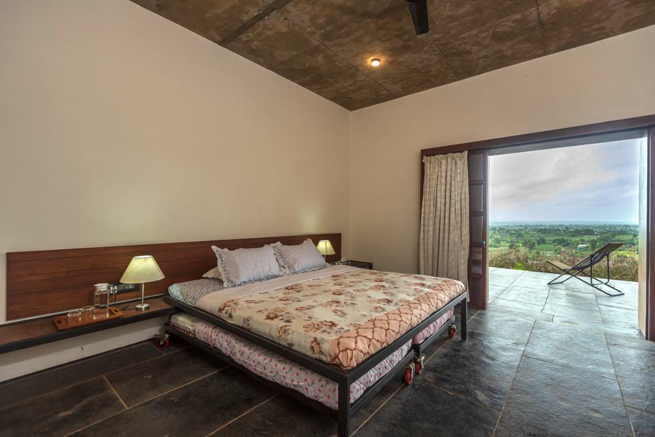 Saffronstays Zen, Igatpuri - Lake-View Villa With Indoor And Outdoor Games 외부 사진