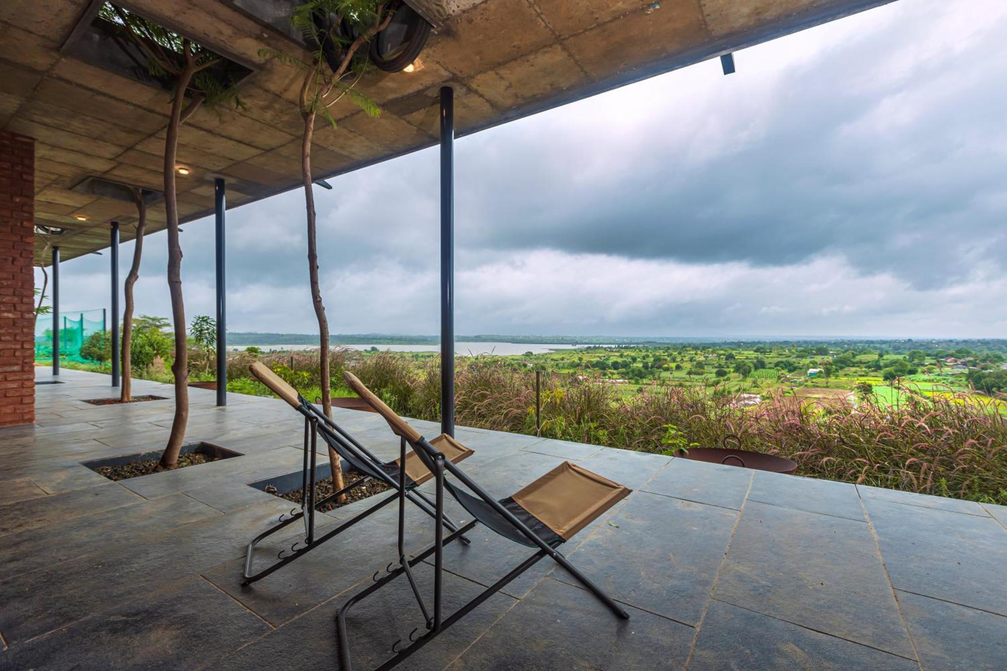 Saffronstays Zen, Igatpuri - Lake-View Villa With Indoor And Outdoor Games 외부 사진